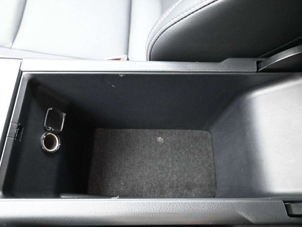 Used 2025 Toyota Camry SE image 19