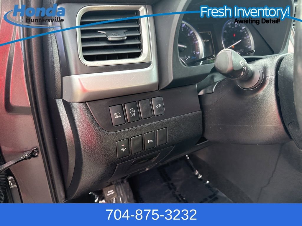 Used 2019 Toyota Highlander Limited image 22