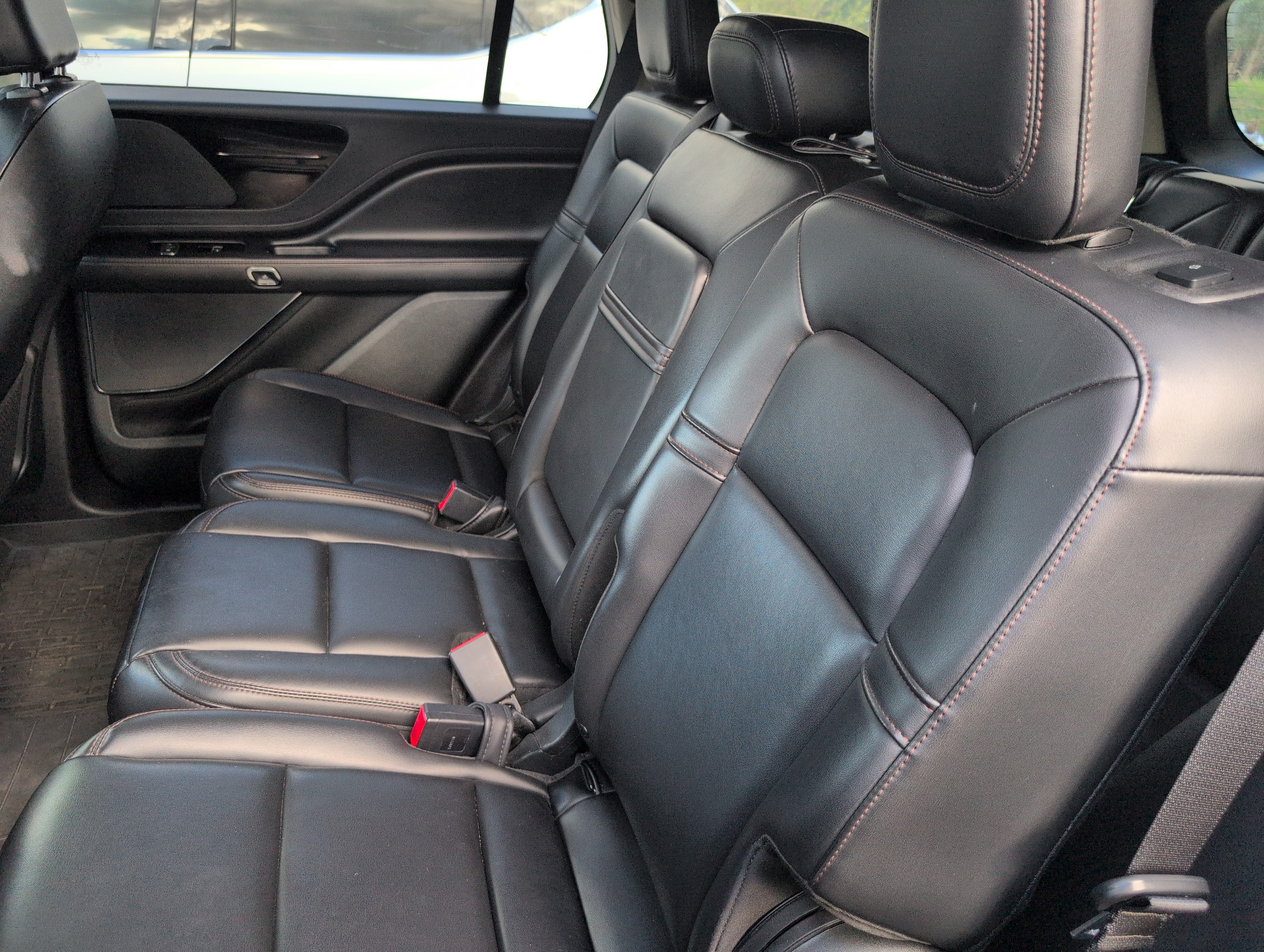 Used 2021 Lincoln Aviator 2WD image 9
