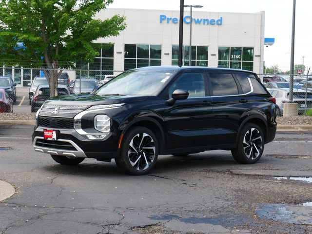 Used 2024 Mitsubishi Outlander SE AWD/4WD image 2