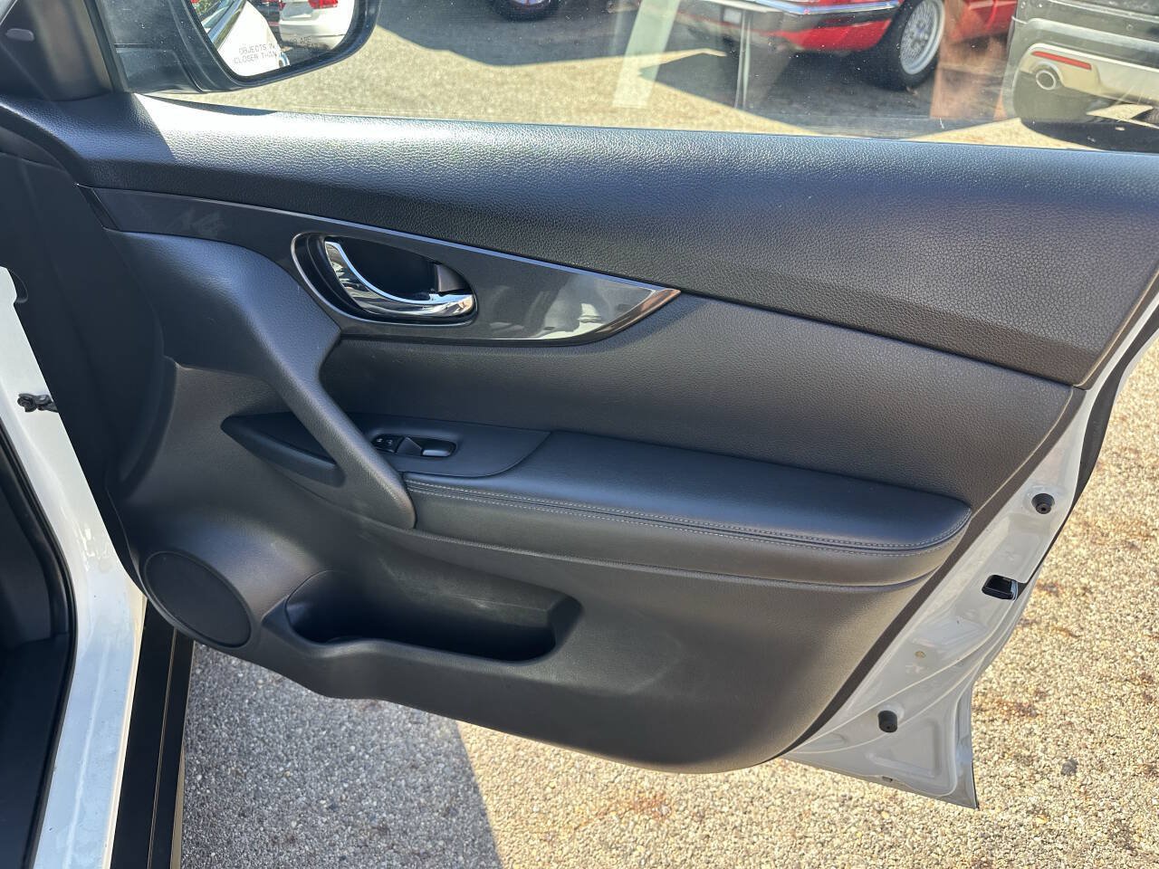 Used 2019 Nissan Rogue SV FWD image 21