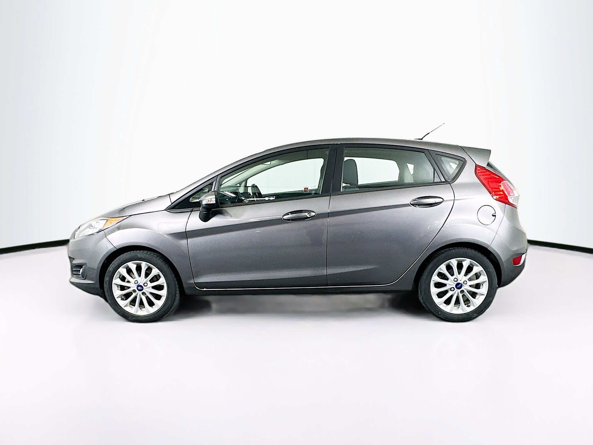 Used 2014 Ford Fiesta SE w/ Equipment Group 201A FWD image 4