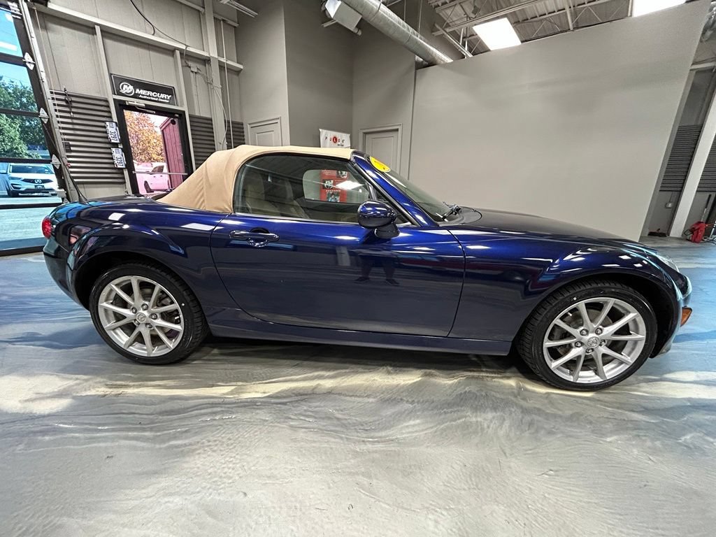 Used 2009 MAZDA MX-5 Miata Grand Touring RWD image 24