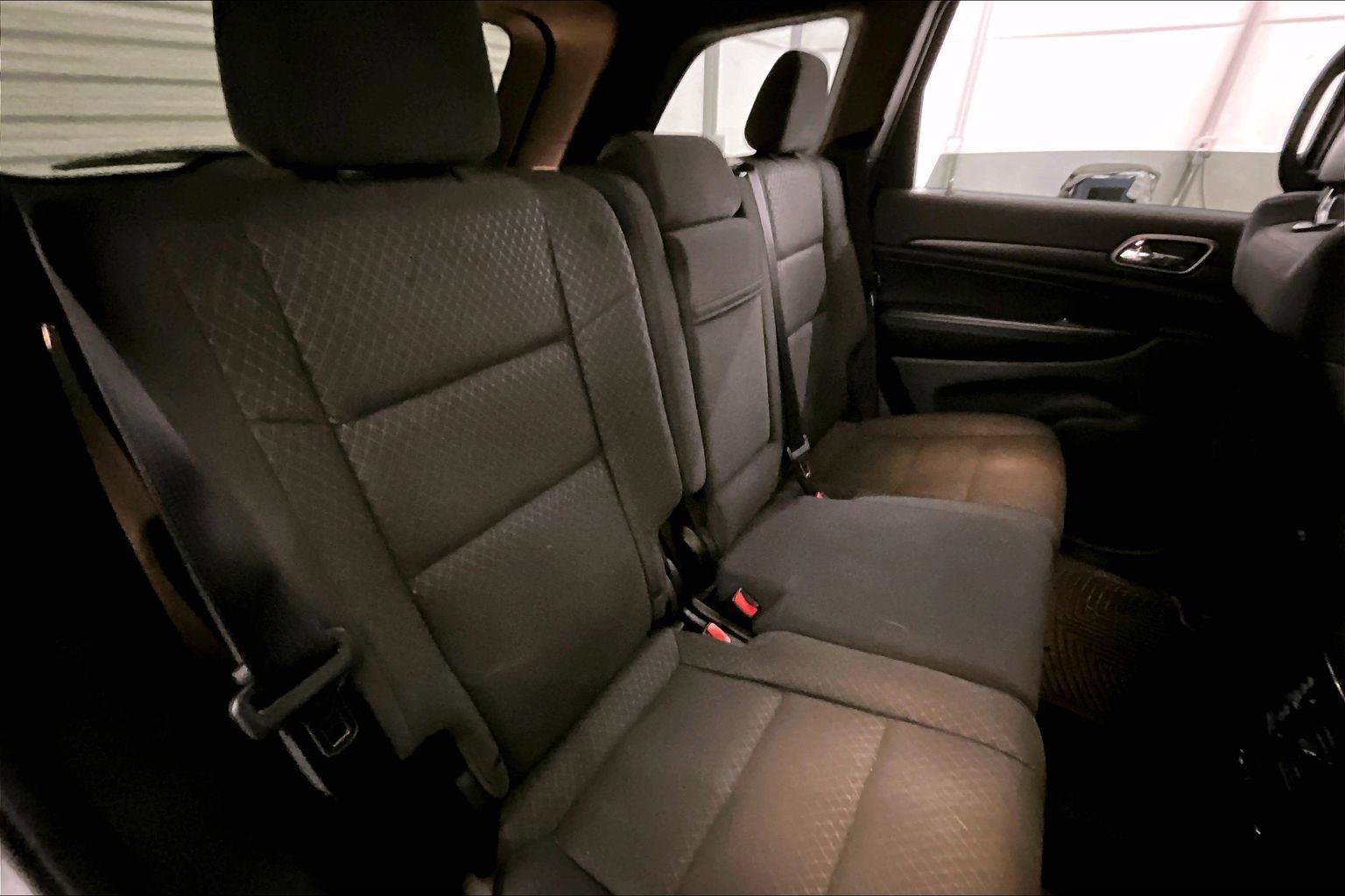 Used 2018 Jeep Grand Cherokee Laredo image 26