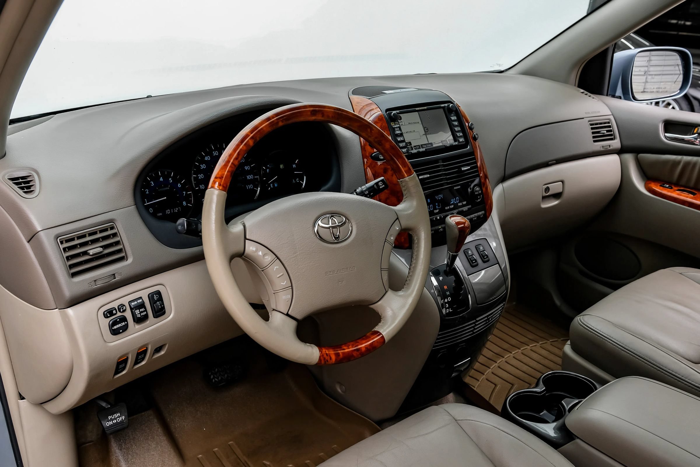 Used 2010 Toyota Sienna XLE Limited FWD image 2