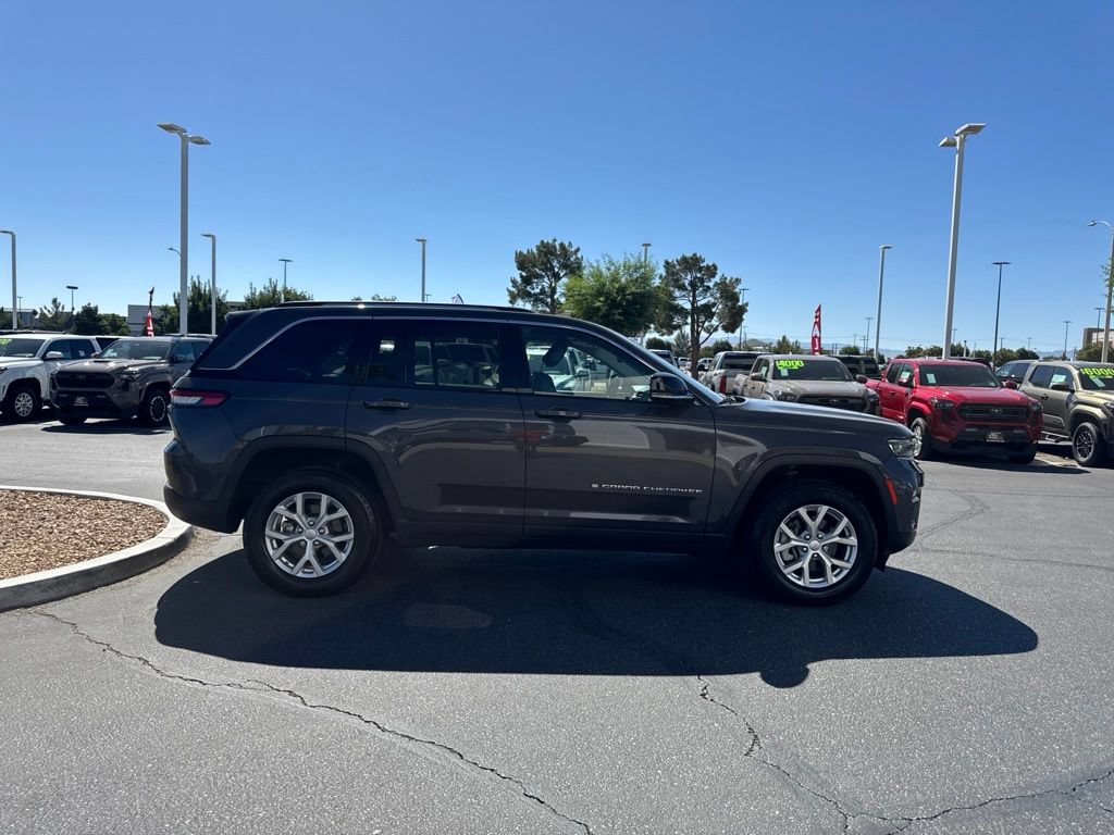 Used 2023 Jeep Grand Cherokee Limited AWD/4WD image 5
