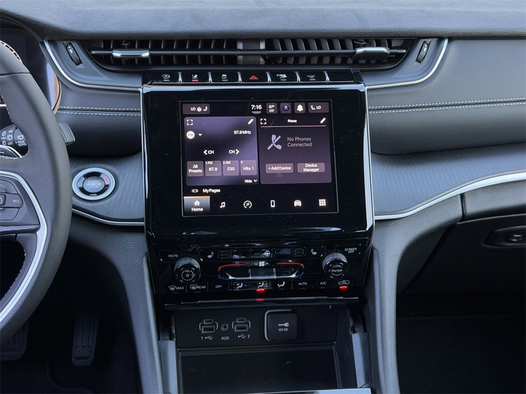 New 2025 Jeep Grand Cherokee Altitude image 14