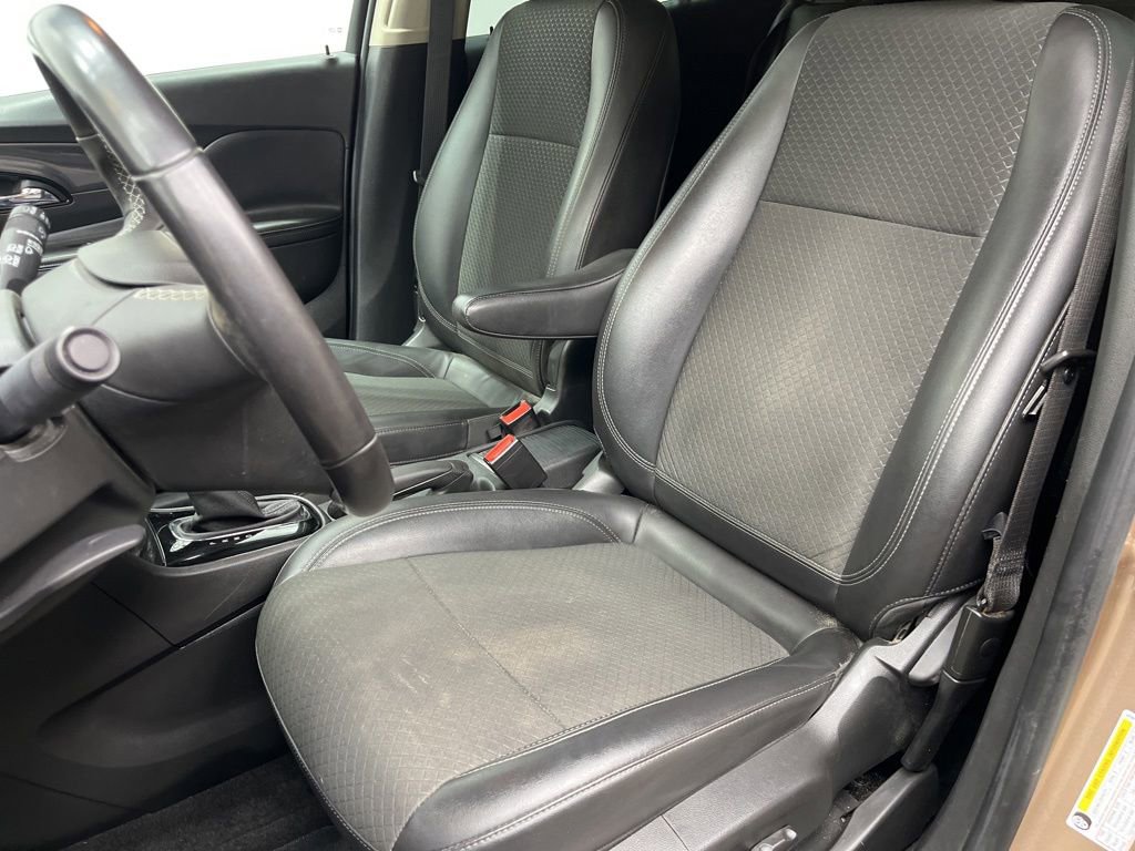 Used 2019 Buick Encore Sport Touring FWD image 18
