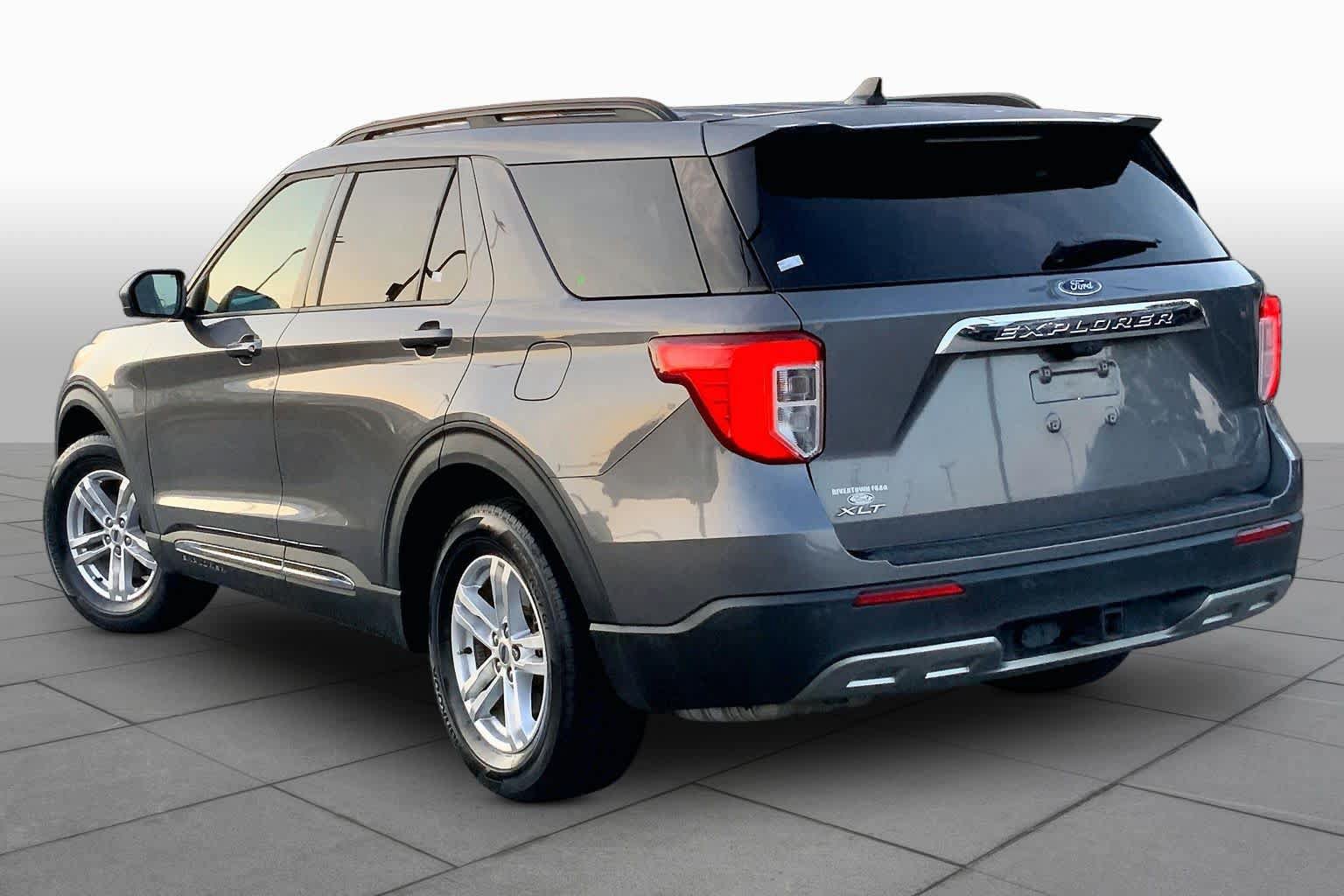 Used 2021 Ford Explorer XLT w/ Equipment Group 202A RWD image 11