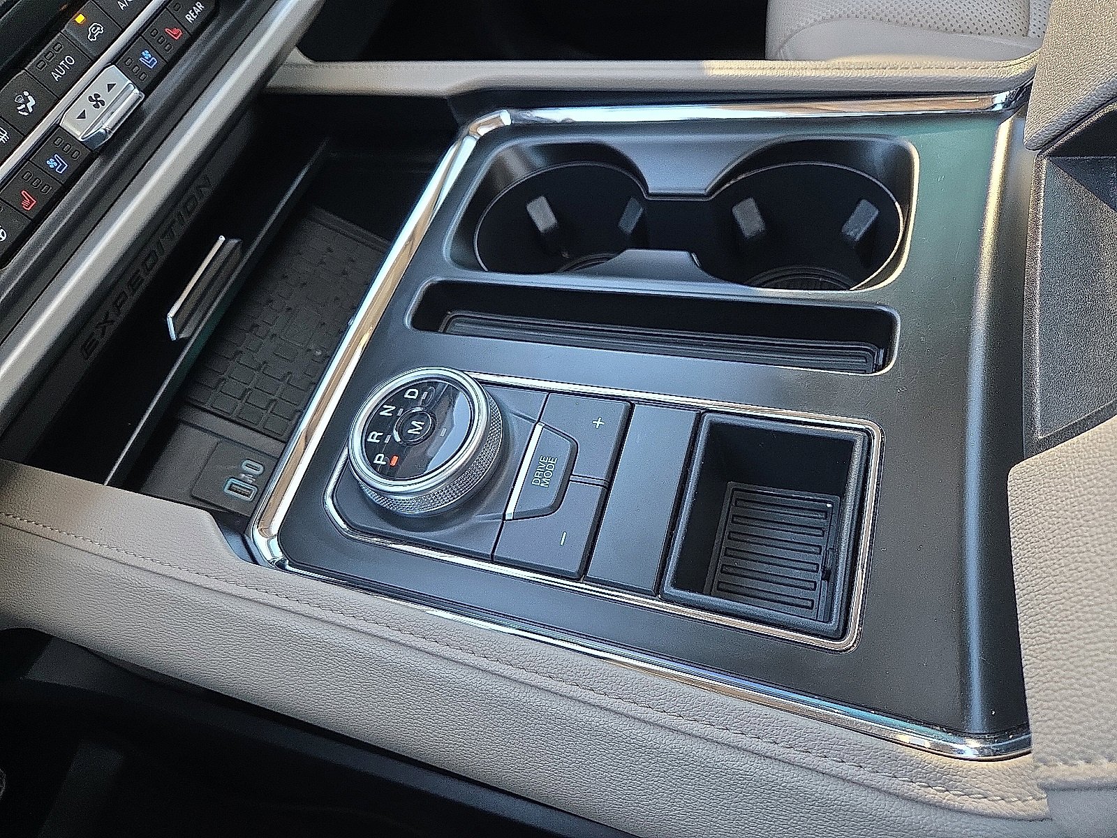 Used 2022 Ford Expedition XLT image 25