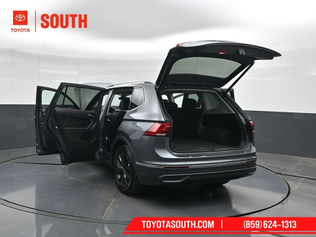Used 2024 Volkswagen Tiguan SE AWD/4WD image 59