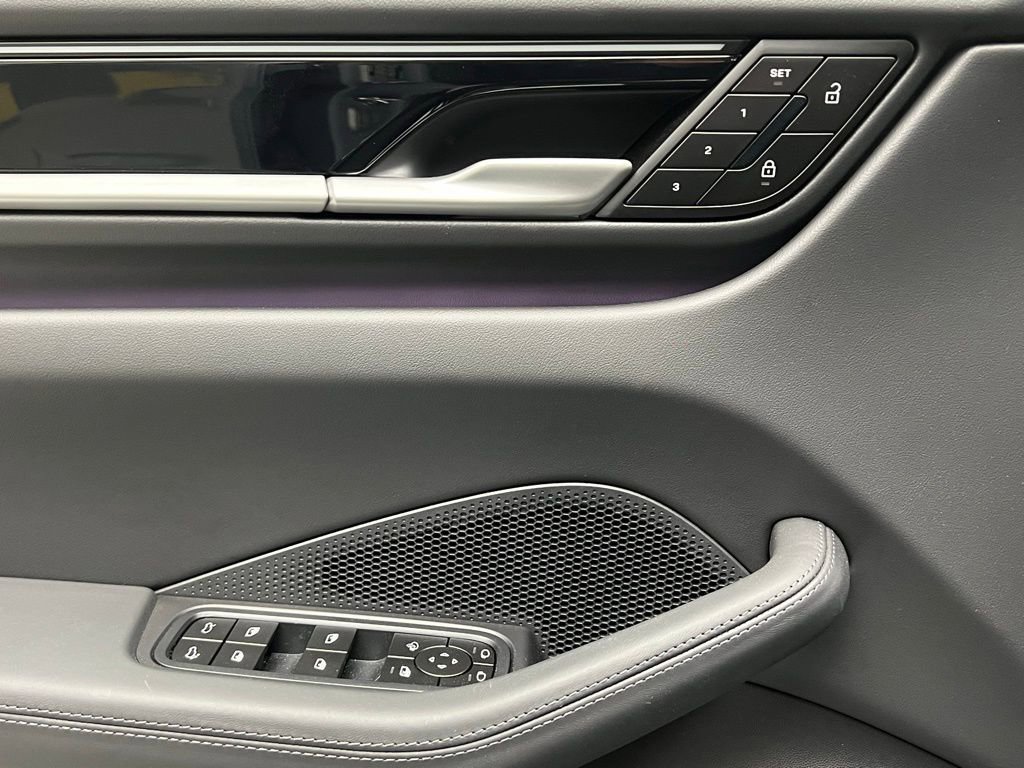 Used 2025 Porsche Macan Electric image 19