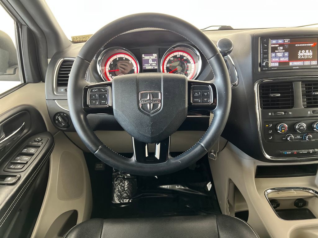Used 2017 Dodge Grand Caravan SXT w/ Rear Park Assist Package FWD image 15