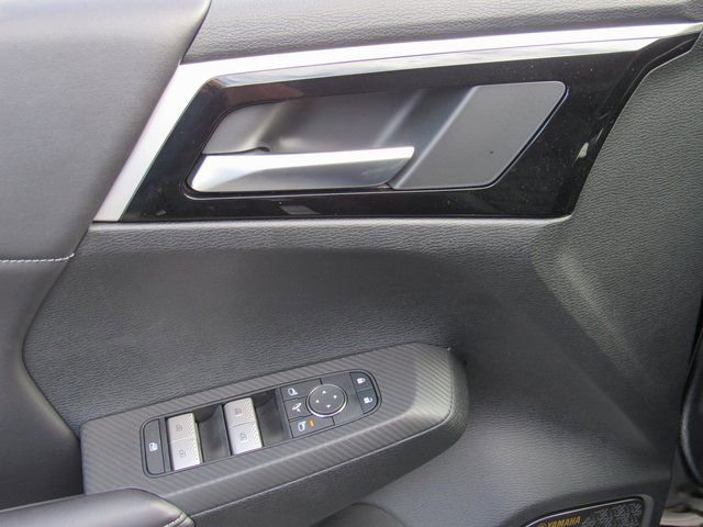 New 2025 Mitsubishi Outlander SE image 12