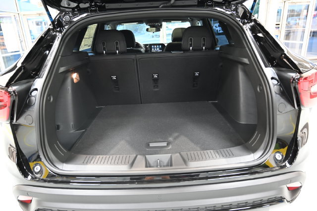 New 2026 Chevrolet Trax RS w/ Sunroof Package FWD image 28