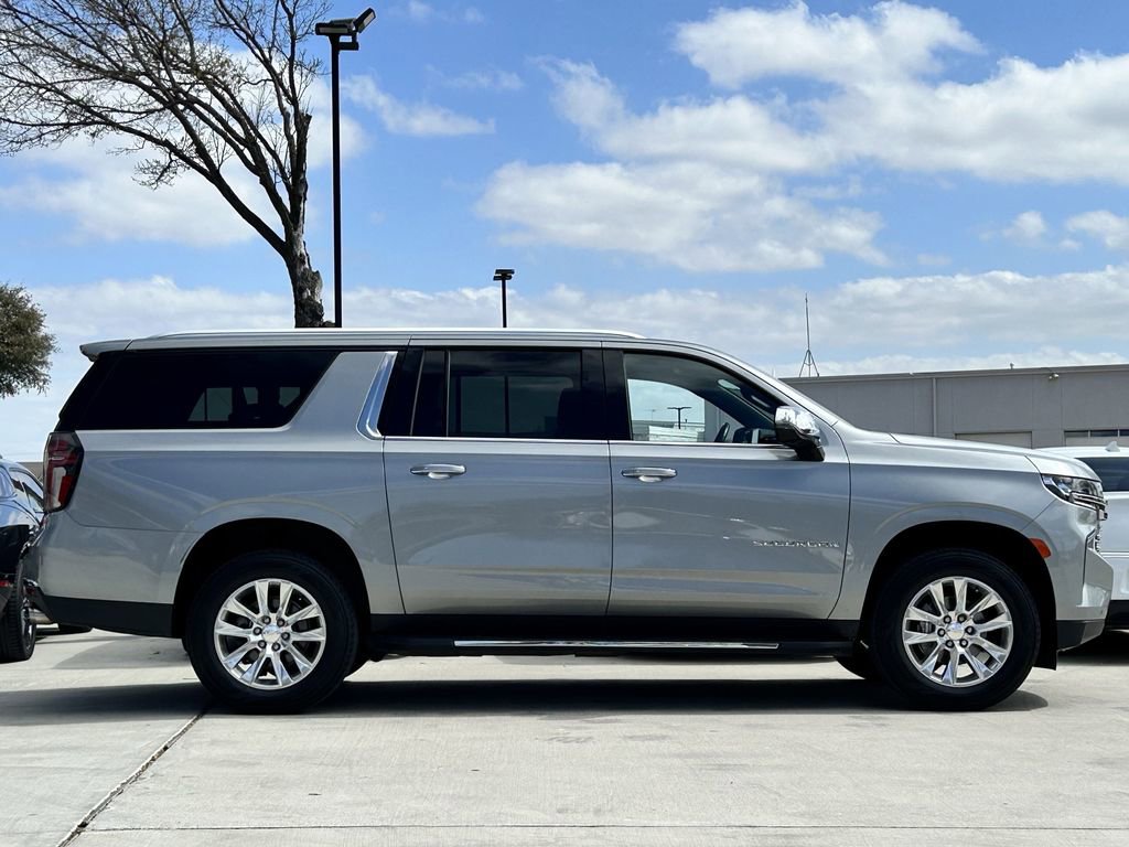 Used 2024 Chevrolet Suburban Premier image 3