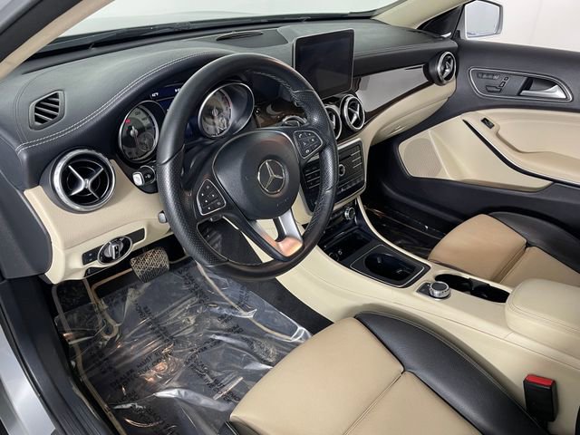 Used 2017 Mercedes-Benz GLA 250 4MATIC image 3