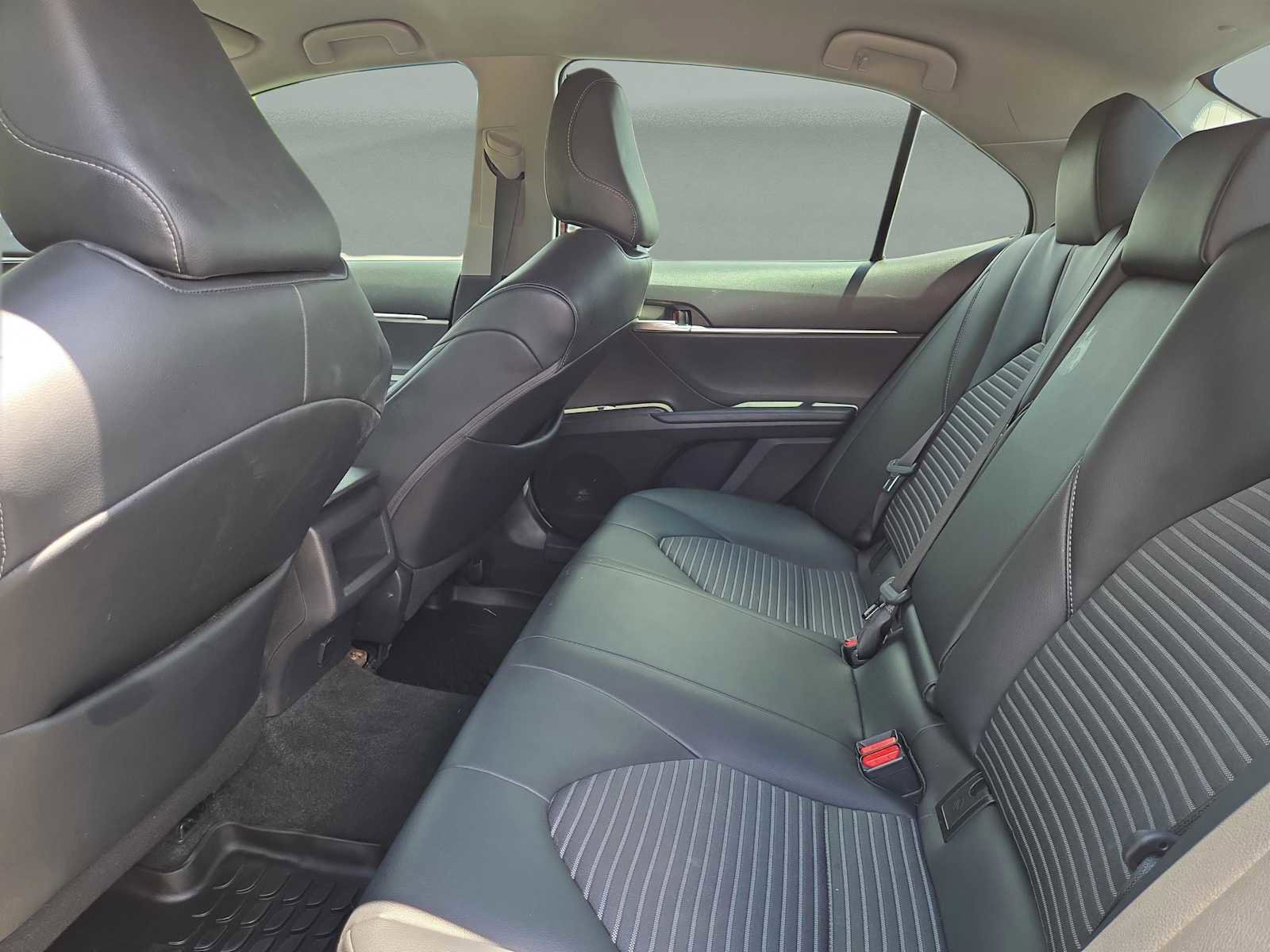 Used 2021 Toyota Camry SE w/ Convenience Package FWD image 14