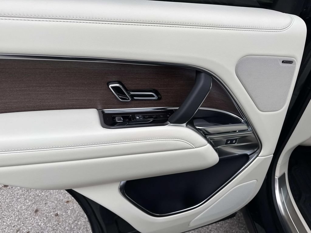 New 2026 Land Rover Range Rover SE AWD/4WD image 13