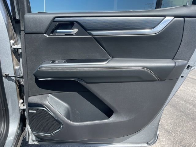 Used 2025 GMC Acadia Elevation image 16