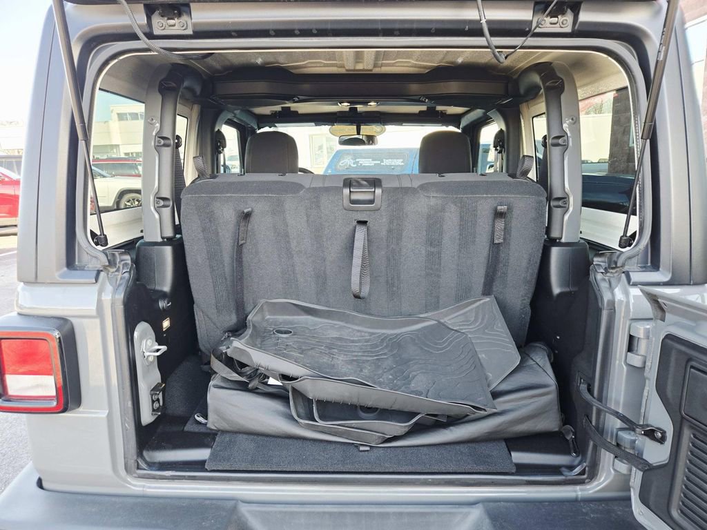 Used 2022 Jeep Wrangler Sport S image 14
