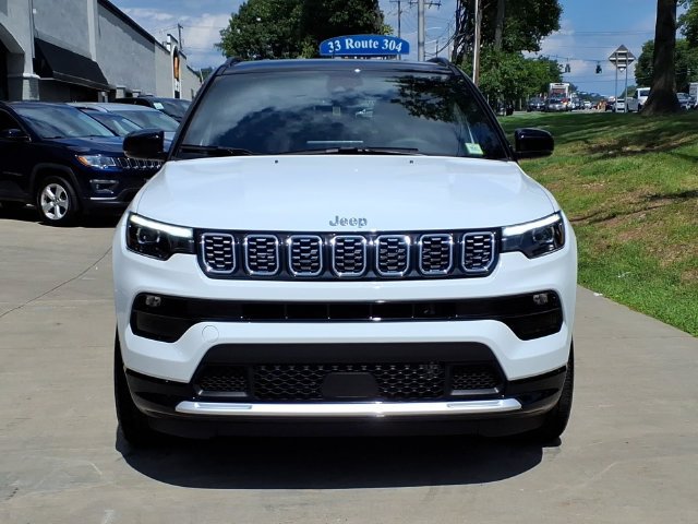 Certified 2025 Jeep Compass Limited w/ Elite Group AWD/4WD image 3