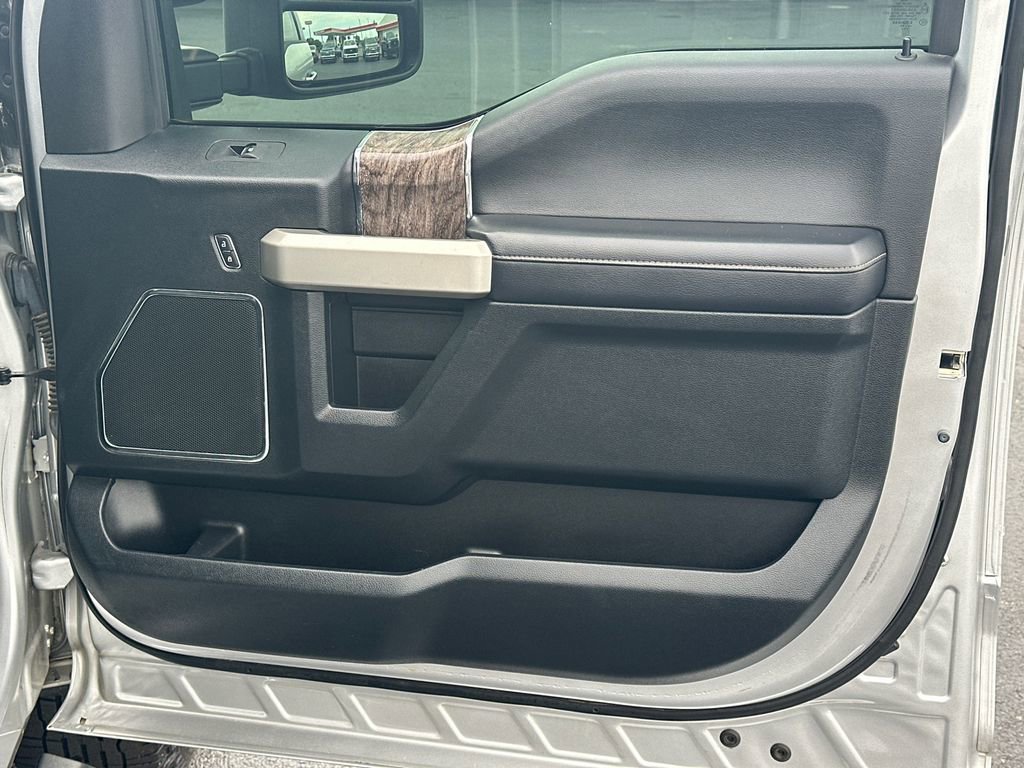 Used 2018 Ford F250 Lariat w/ Lariat Value Package AWD/4WD image 14