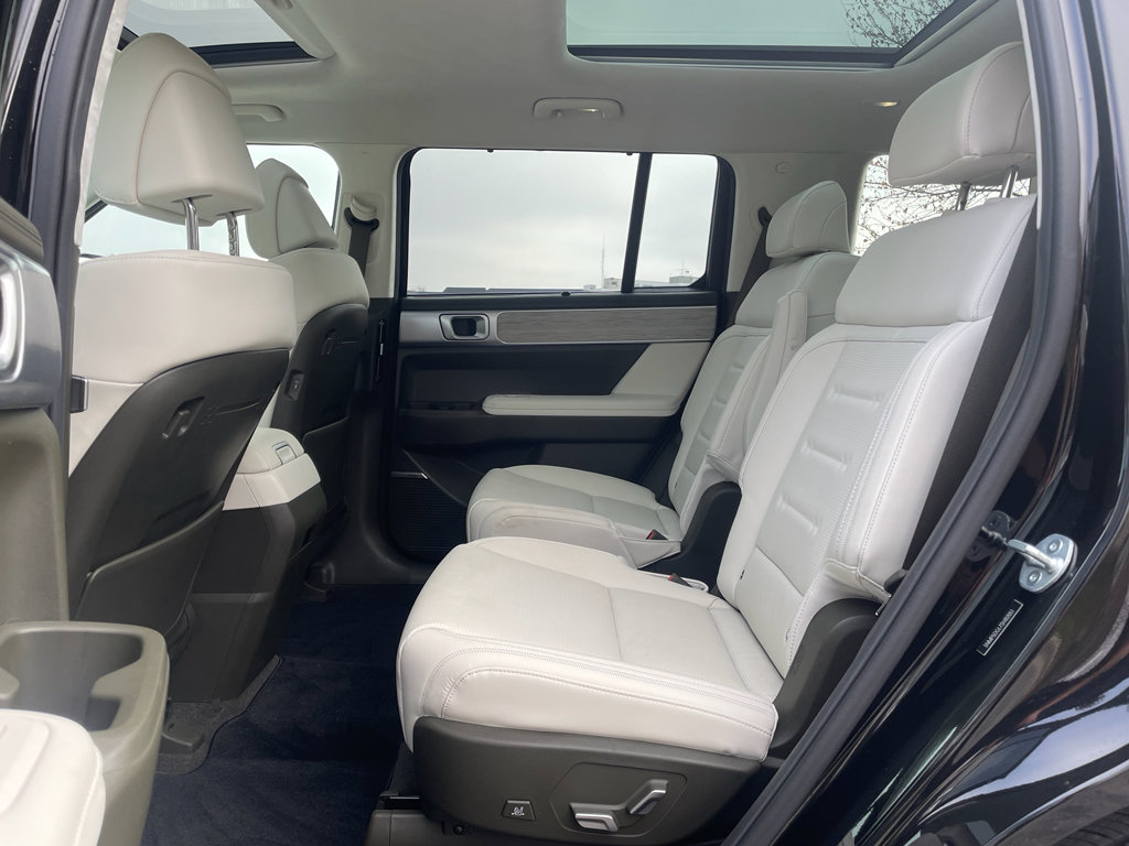 Used 2025 Hyundai Santa Fe Calligraphy image 16