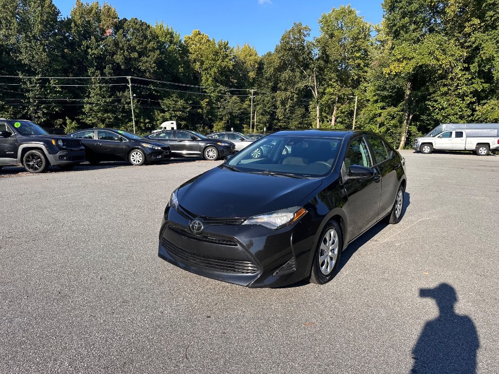 Used 2018 Toyota Corolla LE FWD image 3