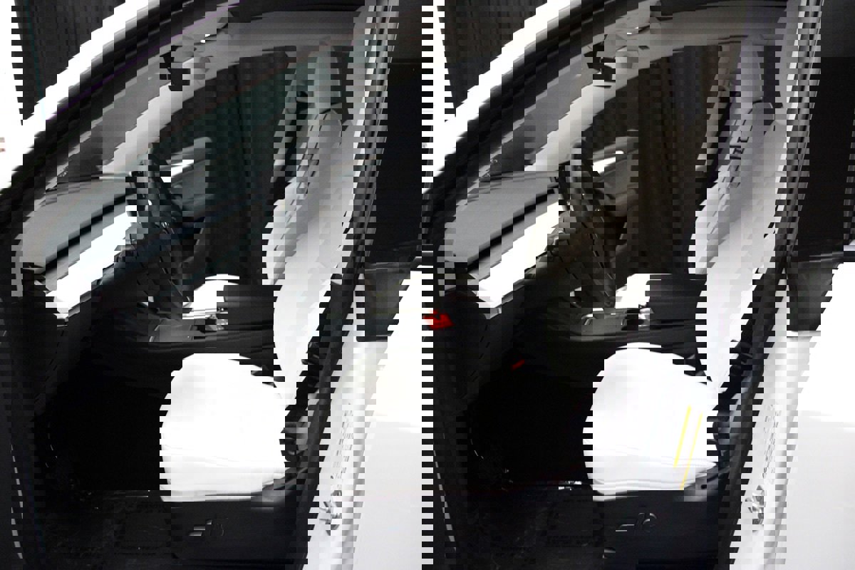 Used 2022 Tesla Model Y Long Range image 28