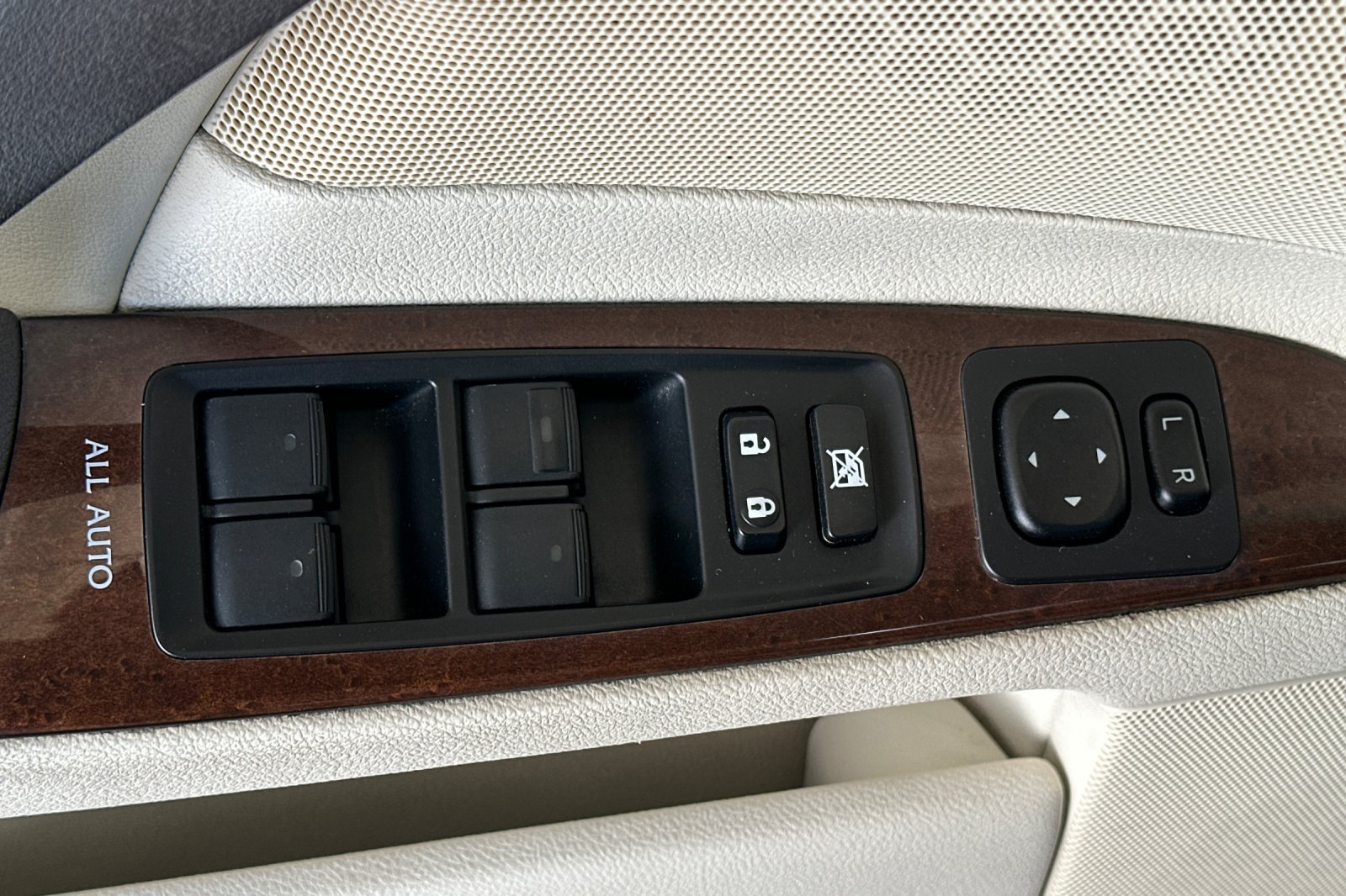 Used 2010 Lexus IS 350 RWD image 12