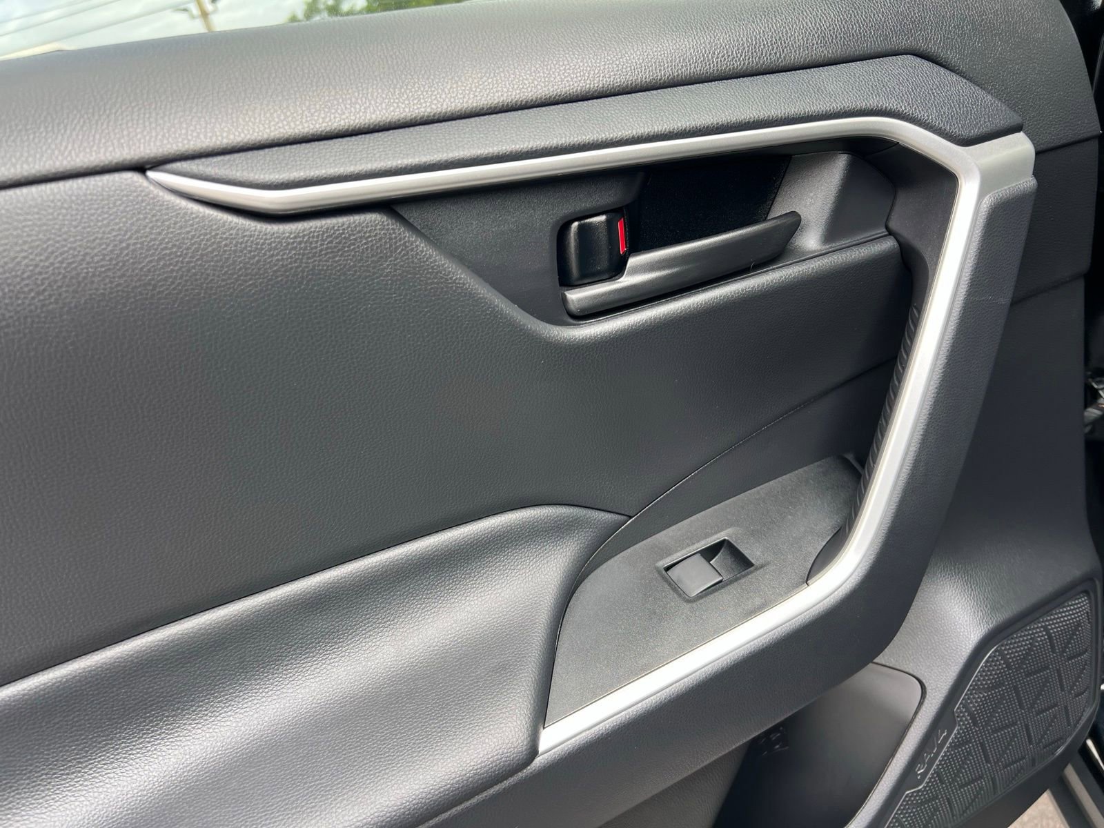 Used 2024 Toyota RAV4 LE image 41