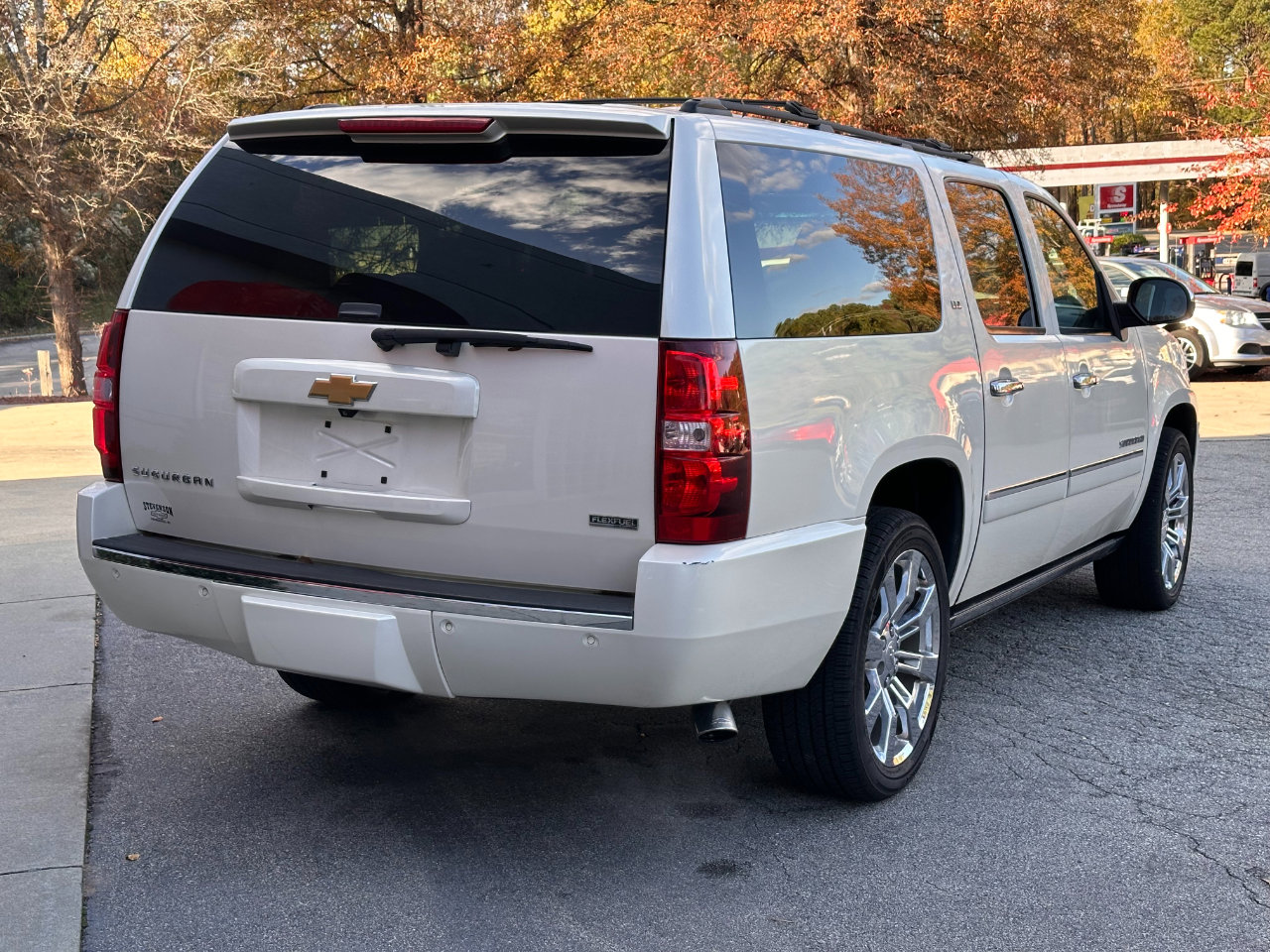 Used 2012 Chevrolet Suburban LTZ image 5