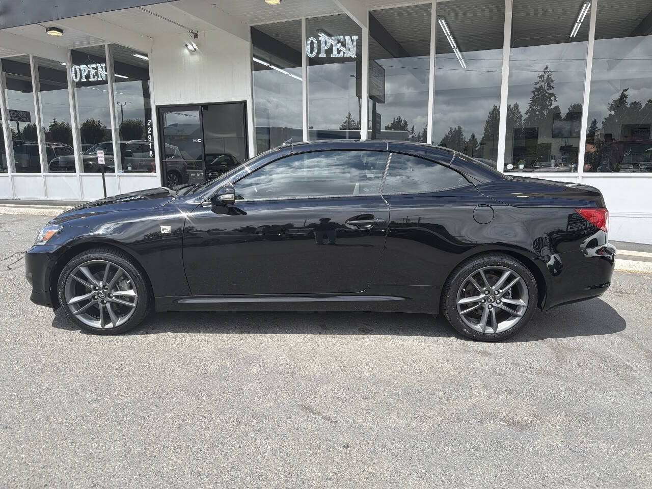 Used 2013 Lexus IS 250C RWD image 3