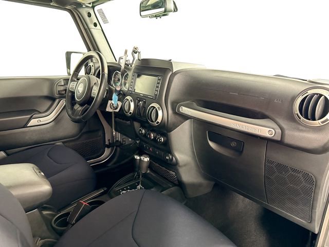 Used 2018 Jeep Wrangler Sahara w/ Connectivity Group AWD/4WD image 3