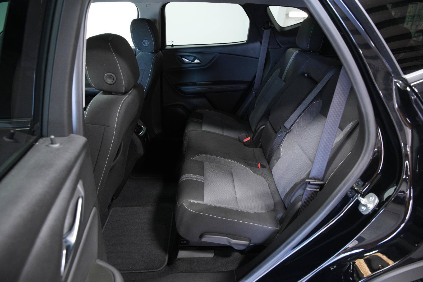 Used 2025 Chevrolet Blazer LT AWD/4WD image 28