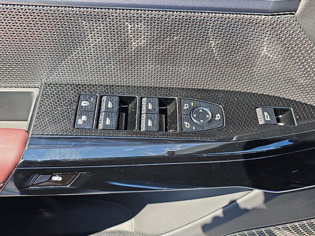 New 2026 BMW 750e xDrive image 28