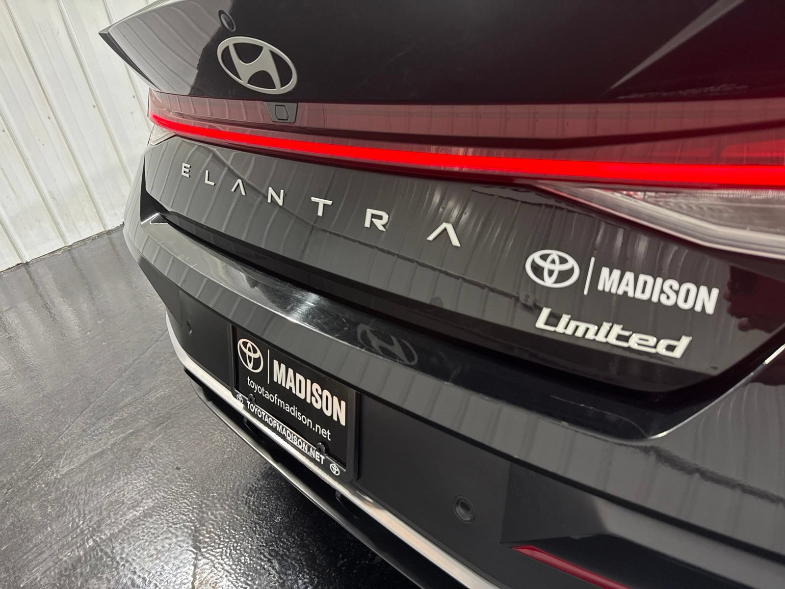 Used 2024 Hyundai Elantra Limited FWD image 45
