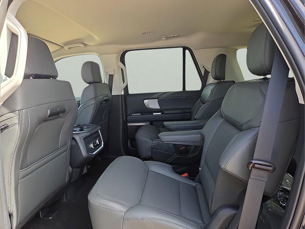 New 2026 Ford Expedition Active image 13