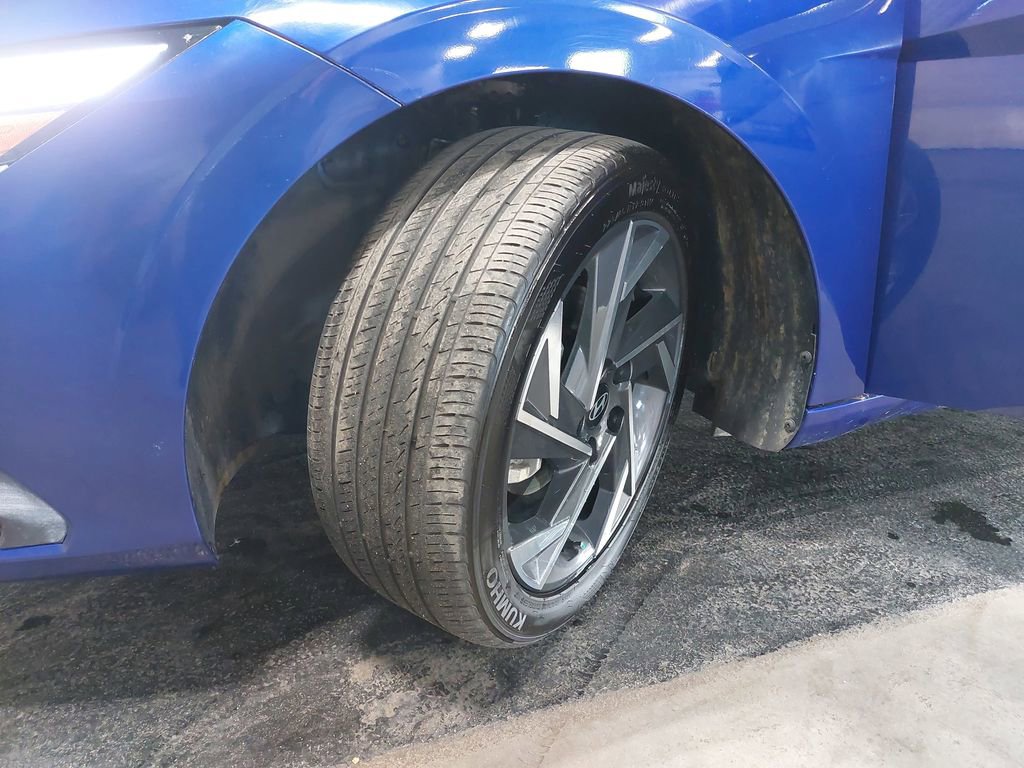 Used 2025 Hyundai Elantra Sport FWD image 31