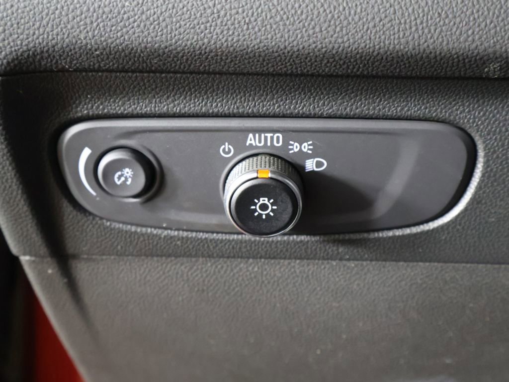 Used 2023 Buick Envision Essence image 36