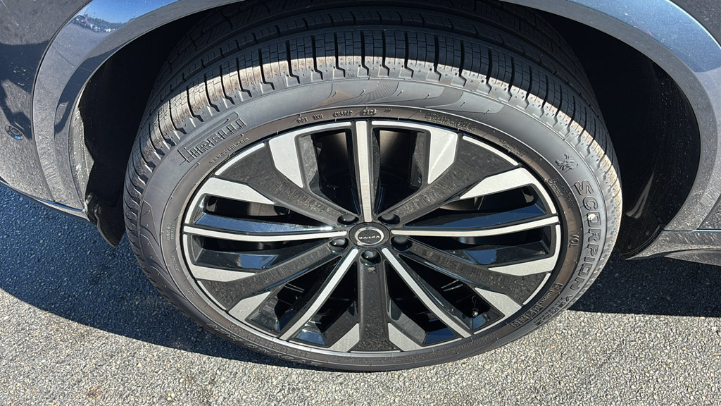 New 2027 Volvo XC90 B6 Plus AWD/4WD image 32