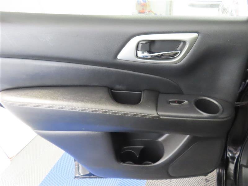 Used 2019 Nissan Pathfinder S AWD/4WD image 29