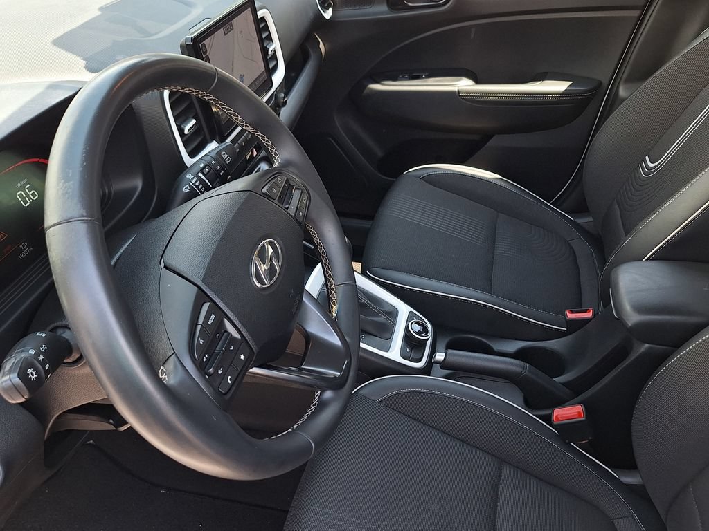 Used 2024 Hyundai Venue Limited FWD image 10