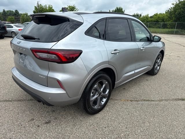 Used 2023 Ford Escape ST-Line w/ Tech Pack #1 AWD/4WD image 9