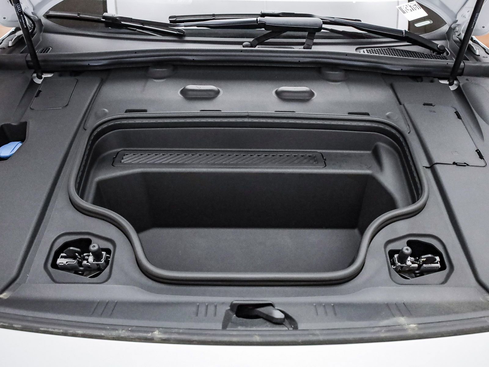 New 2025 Audi A6 e-tron Premium Plus RWD image 28