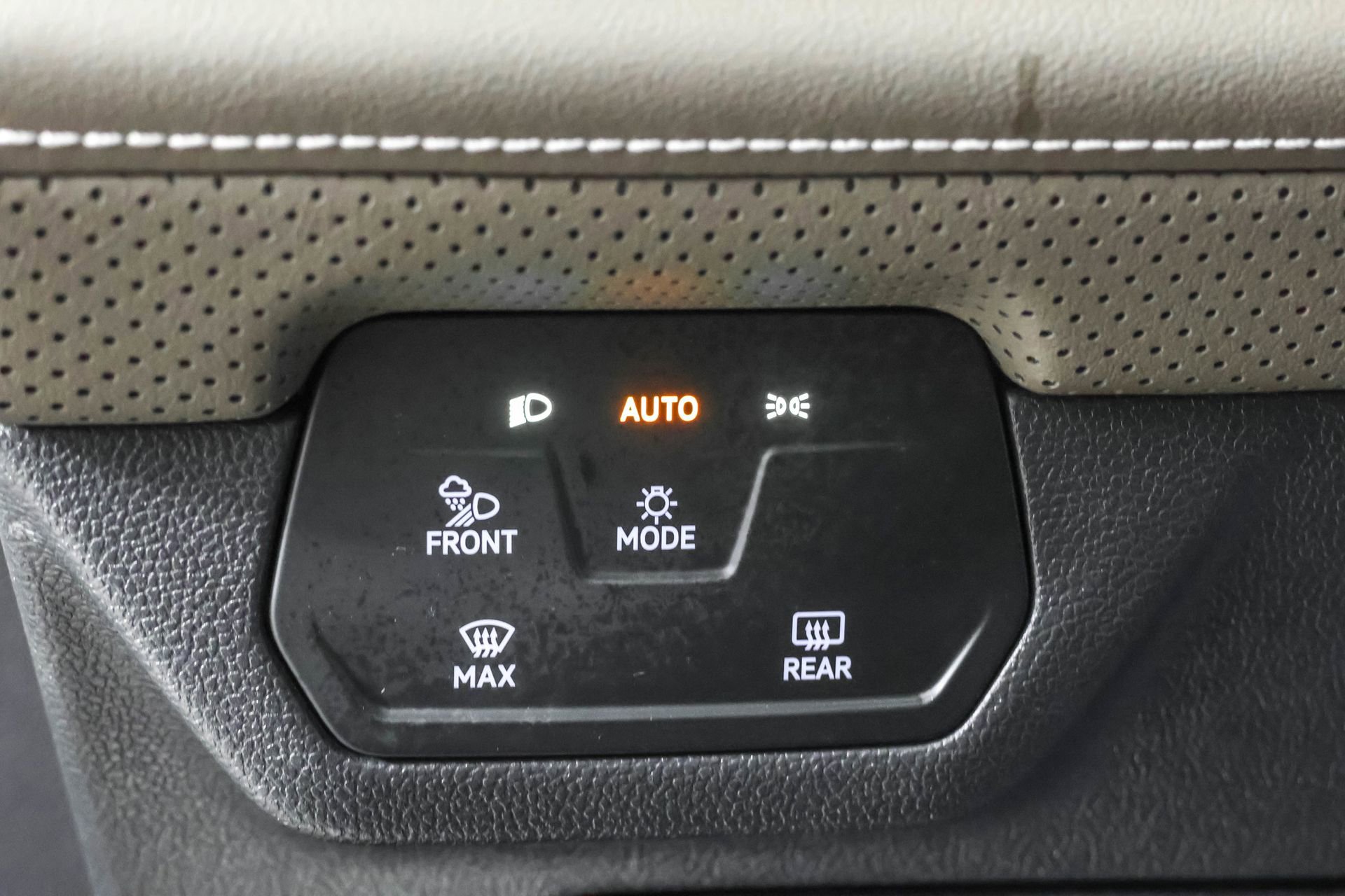 Used 2025 Volkswagen Atlas SEL image 26