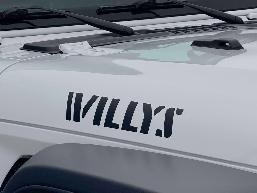 Used 2025 Jeep Wrangler Willys AWD/4WD image 6