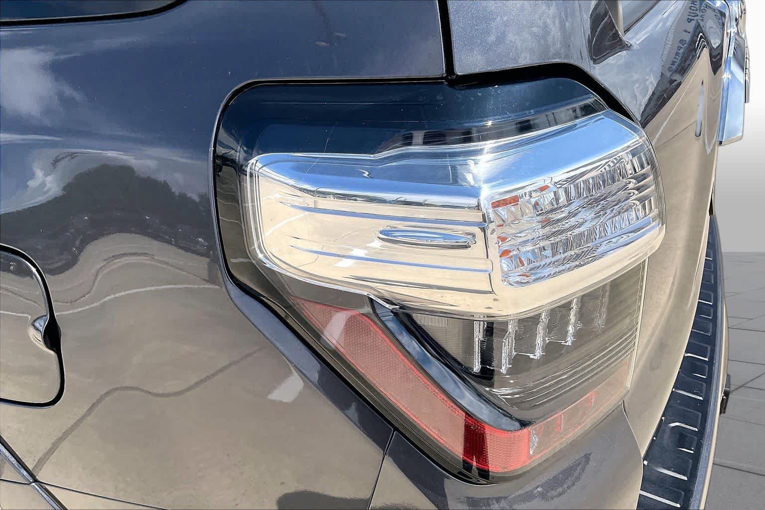 Used 2021 Toyota 4Runner Limited AWD/4WD image 53