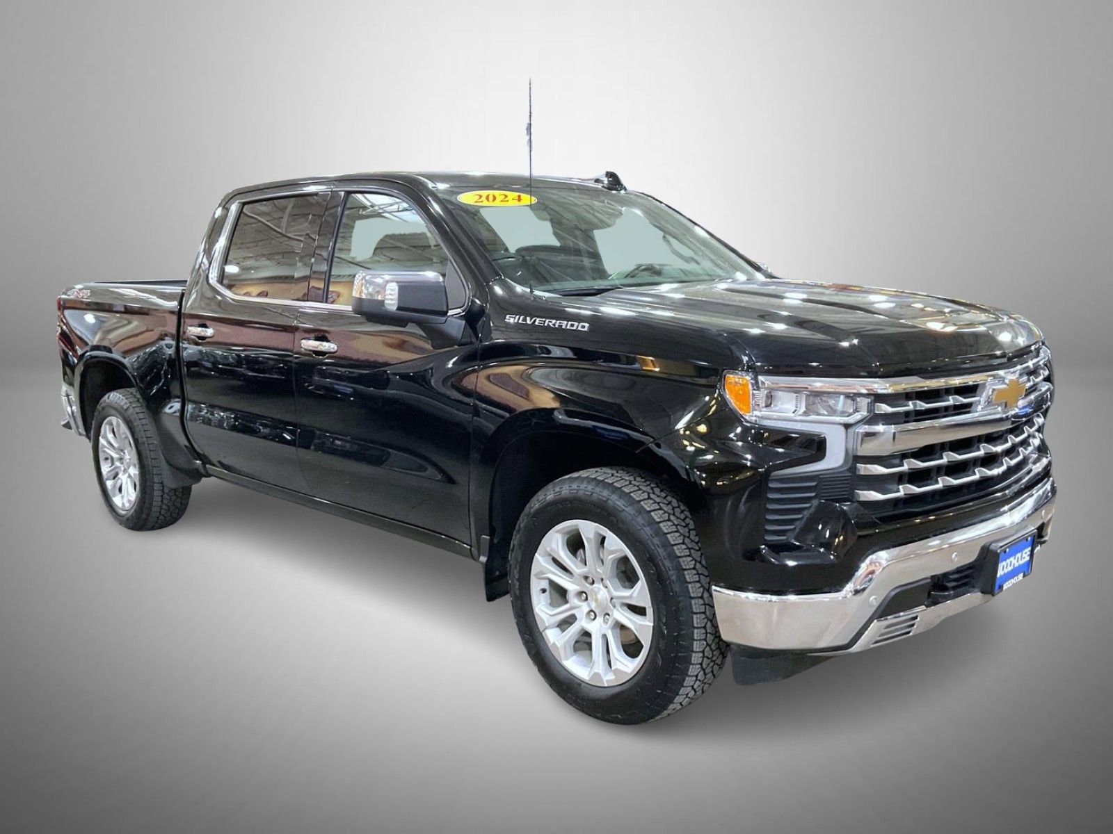 Used 2024 Chevrolet Silverado 1500 LTZ AWD/4WD image 3